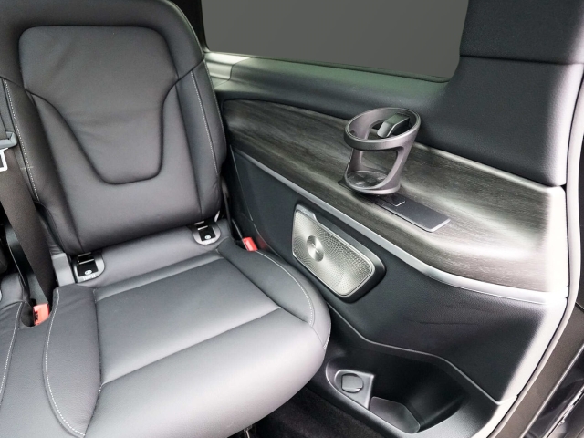 Bild 34 - 4MATIC AVANTGARDE lang Pano-Schiebedach
