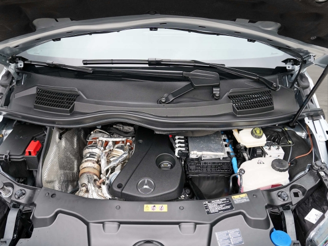 Bild 17 - d 4MATIC AVANTGARDE lang elektr. Türen