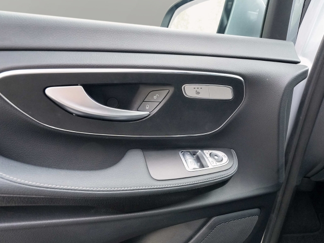 Bild 19 - d 4MATIC AVANTGARDE lang elektr. Türen