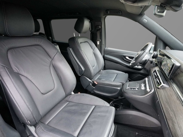 Bild 46 - d 4MATIC AVANTGARDE lang elektr. Türen