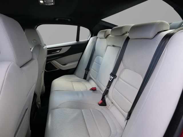 Bild 22 - R-Dynamic S D200 Mild-Hybrid EU6d