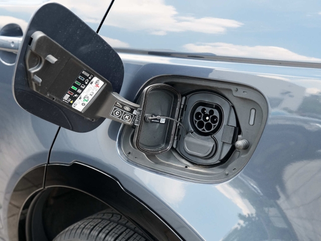 Bild 15 - P270e Dynamic SE Hybrid AWD Pano Meridian LED ACC El. Heckklappe