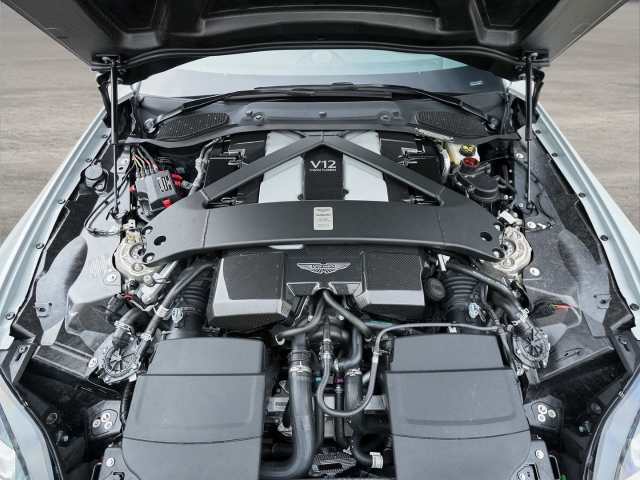 Bild 30 -  V12 Coupe Apex Grey / Phantom Grey