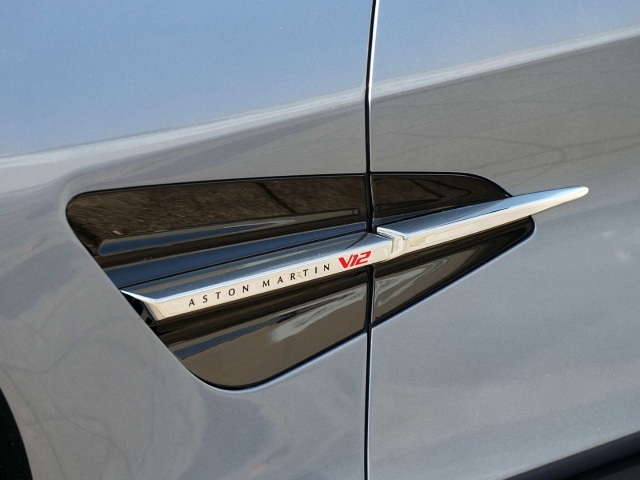 Bild 14 -  Concours Blue / Oxford Tan  Bowers and Wilkins