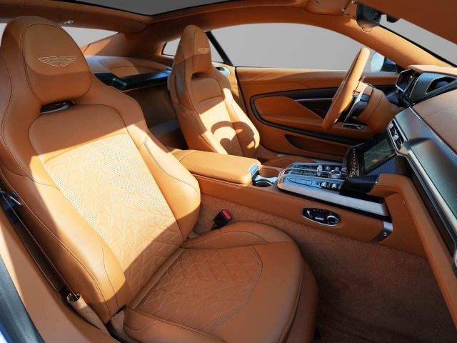 Bild 33 -  Concours Blue / Oxford Tan  Bowers and Wilkins