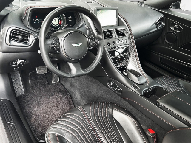 Bild 3 -  V8 Coupe Onyx Black Pure Black Carbon Twill