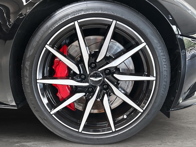 Bild 4 -  V8 Coupe Onyx Black Pure Black Carbon Twill