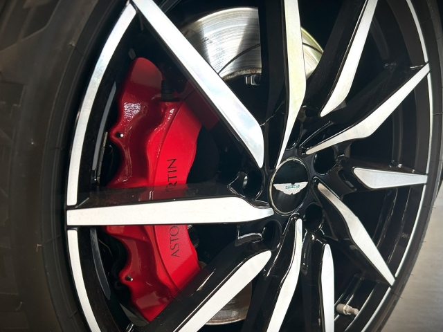 Bild 26 -  V8 Coupe Onyx Black Pure Black Carbon Twill