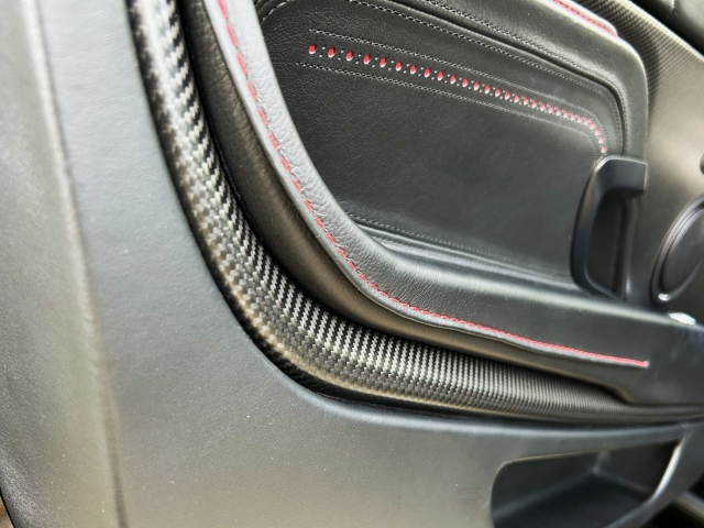 Bild 27 -  V8 Coupe Onyx Black Pure Black Carbon Twill