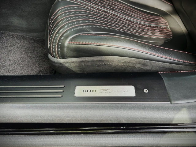 Bild 29 -  V8 Coupe Onyx Black Pure Black Carbon Twill