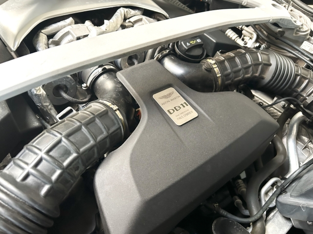 Bild 35 -  V8 Coupe Onyx Black Pure Black Carbon Twill