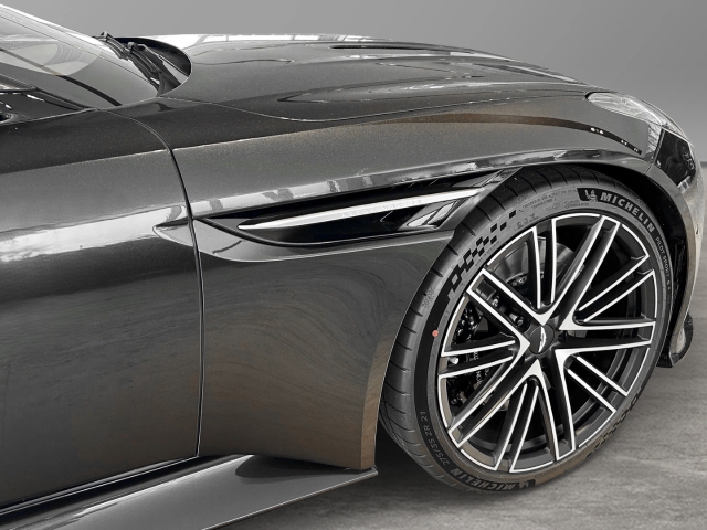 Bild 9 -  Minotaur Green Oxford Tan Bowers & Wilkins