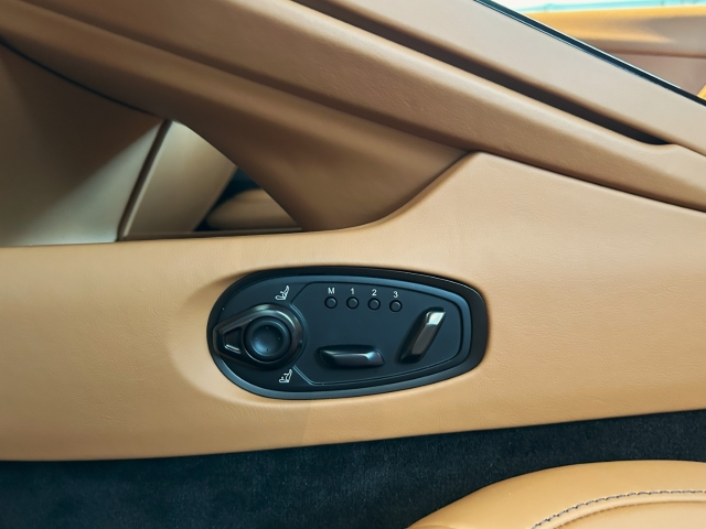 Bild 25 -  Minotaur Green Oxford Tan Bowers & Wilkins