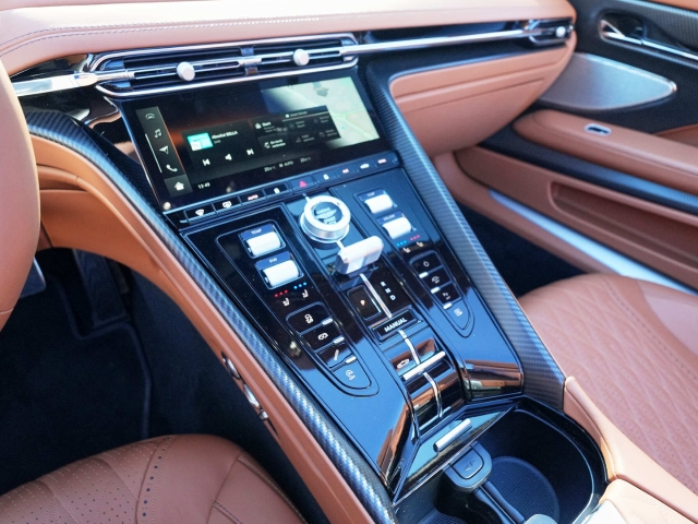 Bild 36 - Volante Titanium Grey / Q- Centenary Saddle Tan