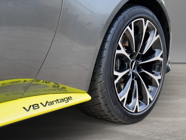 Bild 15 -  V8 Coupe Magnetic Silver