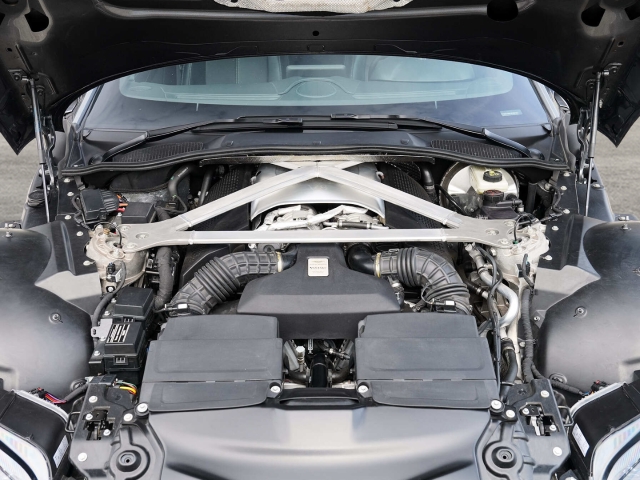 Bild 17 -  V8 Coupe Magnetic Silver