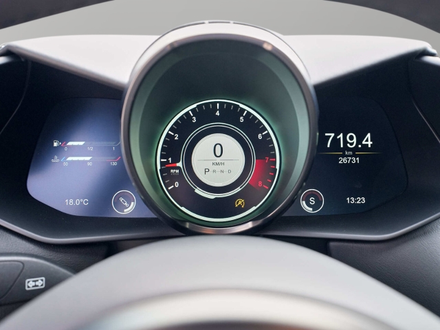 Bild 23 -  V8 Coupe Magnetic Silver