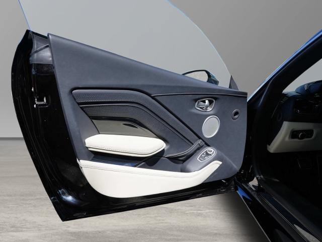 Bild 12 - V8 Onyx Black / Ivory