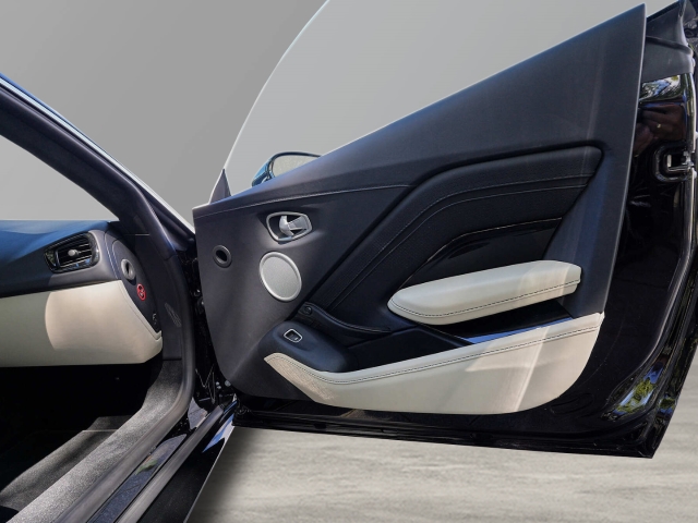 Bild 20 - V8 Onyx Black / Ivory