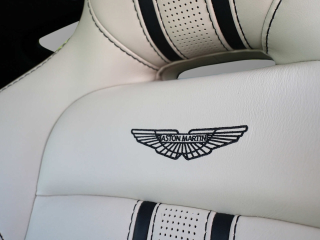 Bild 21 - V8 Onyx Black / Ivory