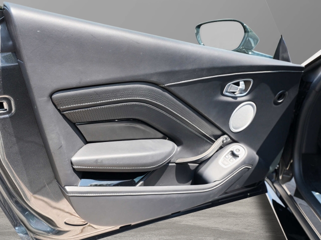 Bild 19 - V8 Magnetic Silver / Onyx Black