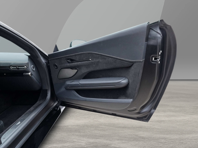 Bild 27 -  V8 Coupe Satin Onyx Black / Onyx Black