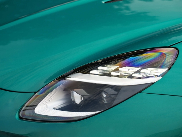 Bild 12 - Podium Green / Onyx Black V8