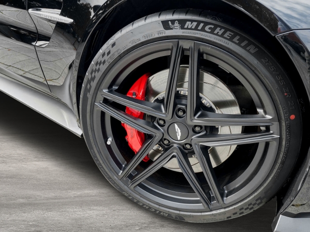 Bild 10 - Jet Black / Onyx Black V8