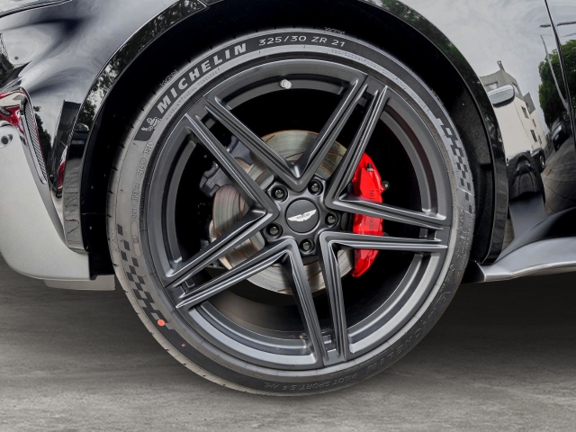 Bild 11 - Jet Black / Onyx Black V8