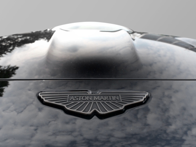 Bild 12 - Jet Black / Onyx Black V8