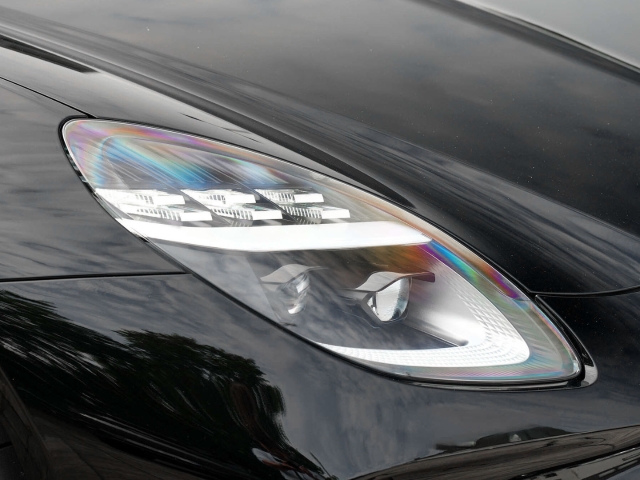 Bild 13 - Jet Black / Onyx Black V8