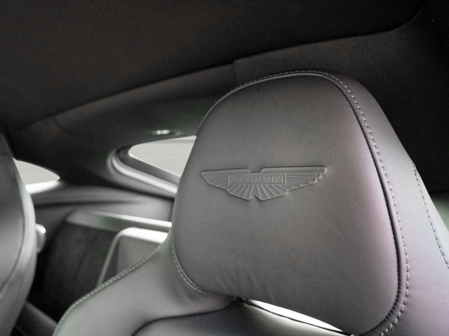 Bild 20 - Jet Black / Onyx Black V8