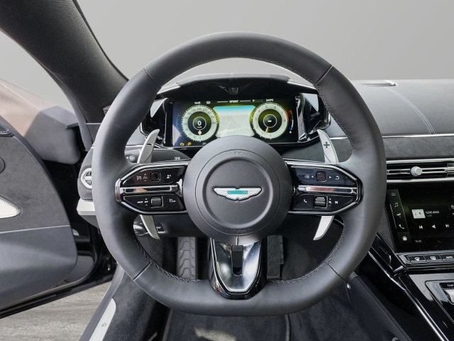 Bild 21 - Jet Black / Onyx Black V8