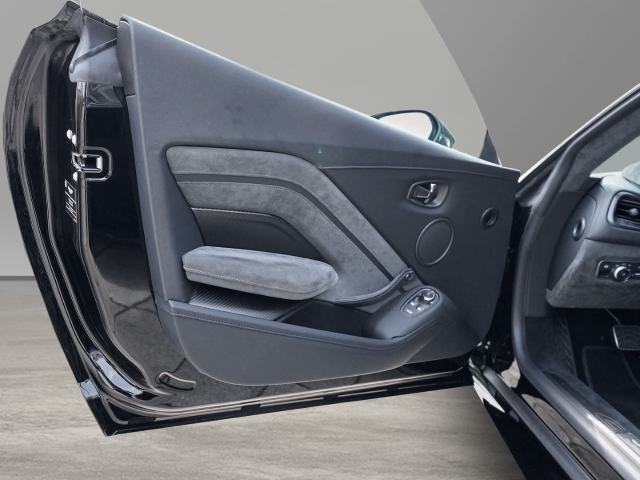 Bild 22 -  F1 Jet Black / Phantom Grey Carbondach