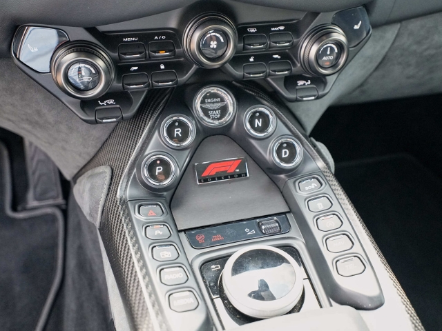 Bild 31 -  F1 Jet Black / Phantom Grey Carbondach