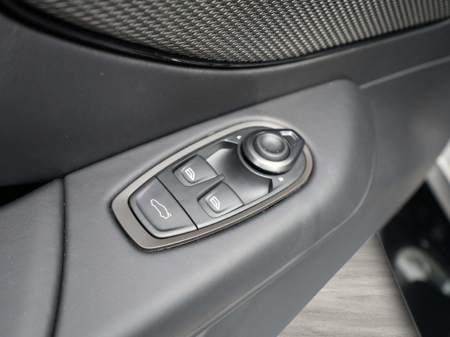 Bild 29 - Roadster Aluminite Silver / Onyx Black