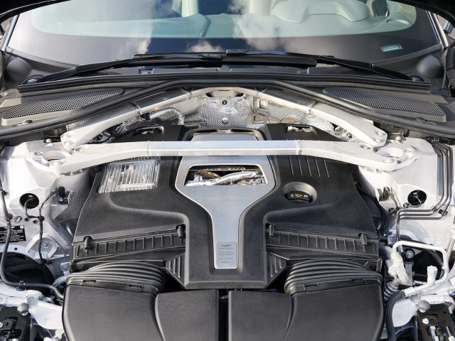 Bild 18 - 550 UPE 227.330,-€ Jet Black / Onyx Black