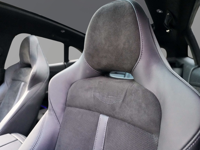 Bild 23 - 550 UPE 227.330,-€ Jet Black / Onyx Black