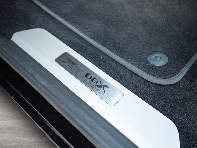 Bild 25 - 550 UPE 227.330,-€ Jet Black / Onyx Black