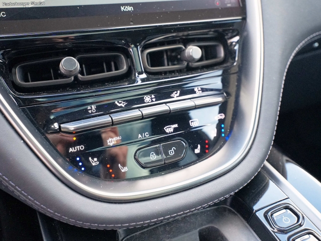 Bild 30 - 550 UPE 227.330,-€ Jet Black / Onyx Black