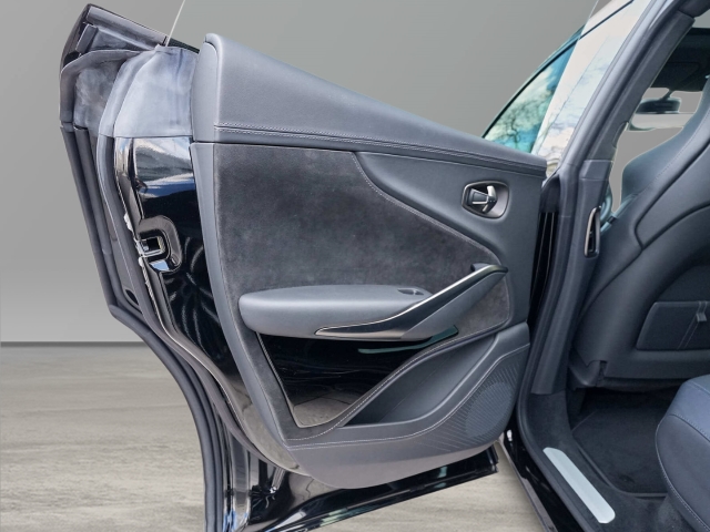 Bild 31 - 550 UPE 227.330,-€ Jet Black / Onyx Black