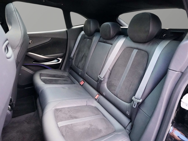 Bild 33 - 550 UPE 227.330,-€ Jet Black / Onyx Black