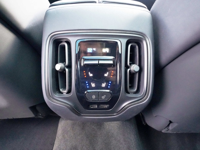 Bild 34 - 550 UPE 227.330,-€ Jet Black / Onyx Black