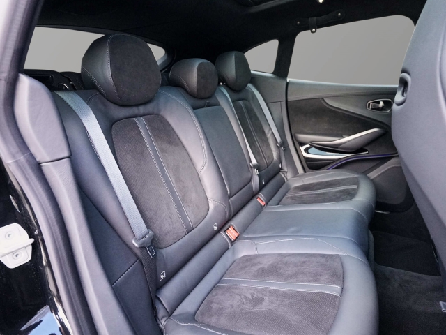 Bild 37 - 550 UPE 227.330,-€ Jet Black / Onyx Black