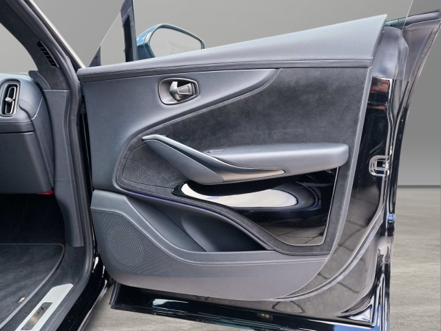 Bild 38 - 550 UPE 227.330,-€ Jet Black / Onyx Black