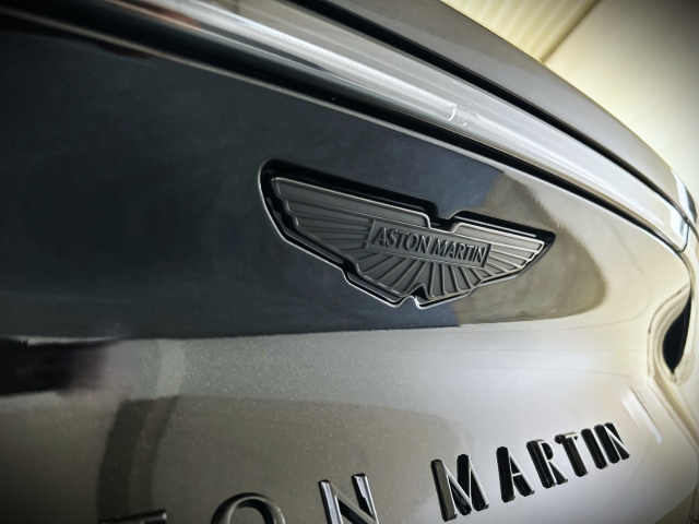 Bild 37 - 707 Onyx Black Dark Knight Bowers & Wilkins