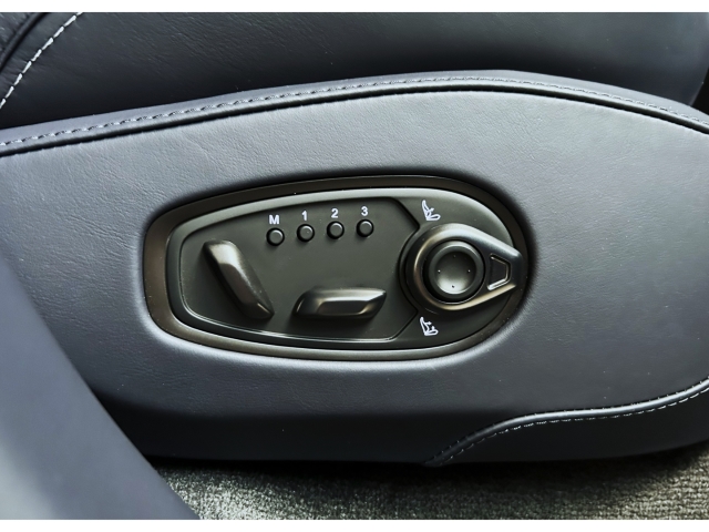 Bild 40 - 707 Onyx Black Dark Knight Bowers & Wilkins